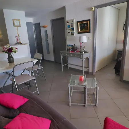 Apartment De 35m² Avec Terrasse De 14m² En Front De Mer, - Fr-1-472a-254 *
